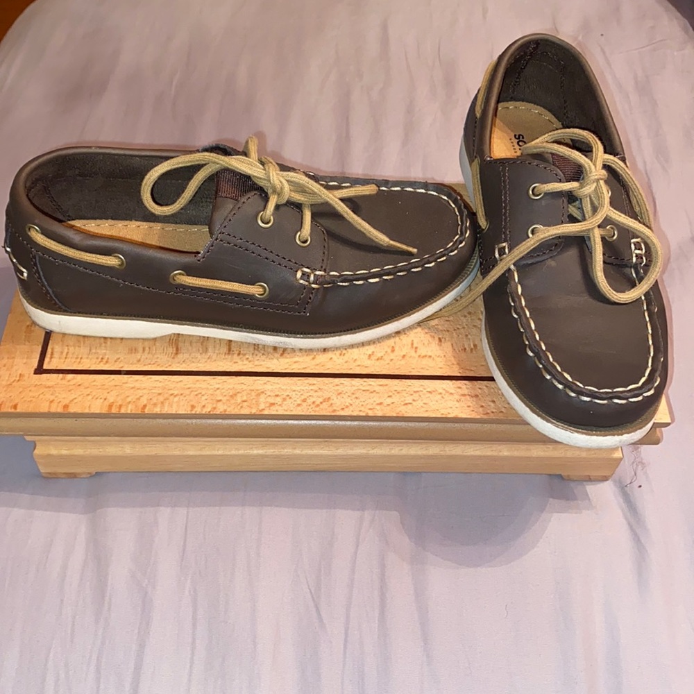 Little Boyd classic Boat Shoe! So sharp! Size 2